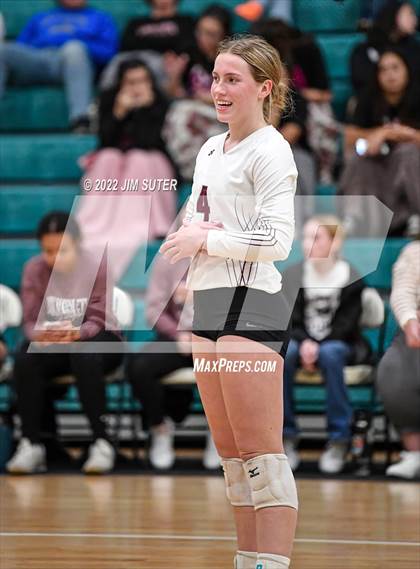 Thumbnail 2 in Thrall vs Johnson City (UIL 2A Region 4 Semifinal Playoff) photogallery.