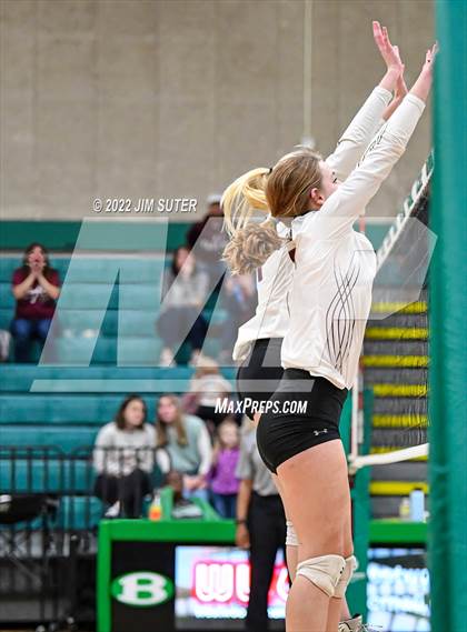 Thumbnail 2 in Thrall vs Johnson City (UIL 2A Region 4 Semifinal Playoff) photogallery.