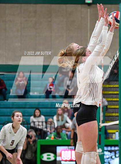 Thumbnail 3 in Thrall vs Johnson City (UIL 2A Region 4 Semifinal Playoff) photogallery.