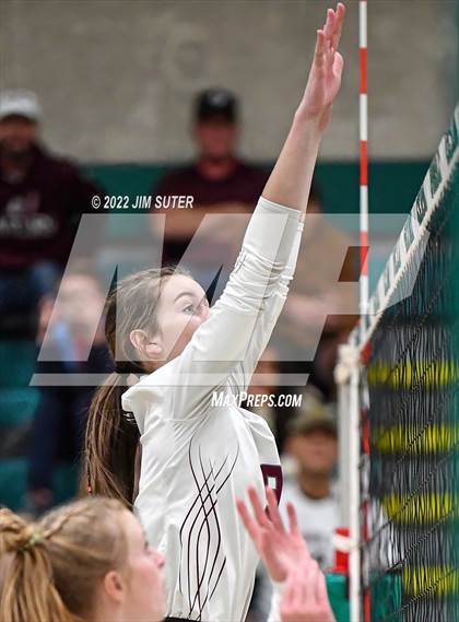 Thumbnail 1 in Thrall vs Johnson City (UIL 2A Region 4 Semifinal Playoff) photogallery.