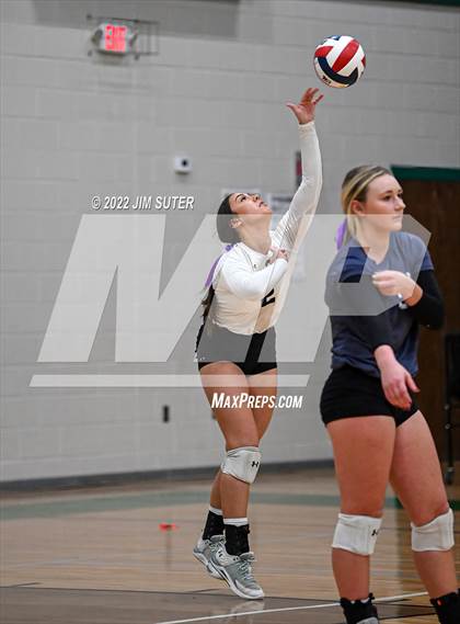 Thumbnail 2 in Thrall vs Johnson City (UIL 2A Region 4 Semifinal Playoff) photogallery.