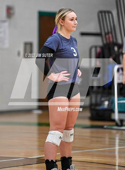 Thumbnail 2 in Thrall vs Johnson City (UIL 2A Region 4 Semifinal Playoff) photogallery.