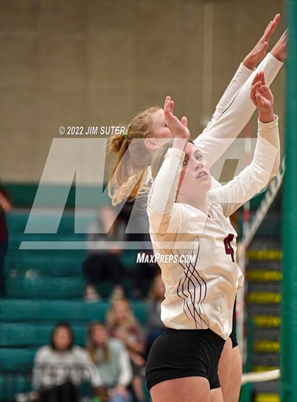 Thumbnail 1 in Thrall vs Johnson City (UIL 2A Region 4 Semifinal Playoff) photogallery.