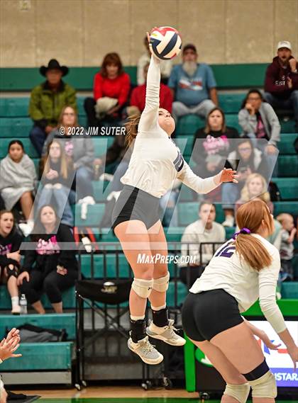 Thumbnail 3 in Thrall vs Johnson City (UIL 2A Region 4 Semifinal Playoff) photogallery.