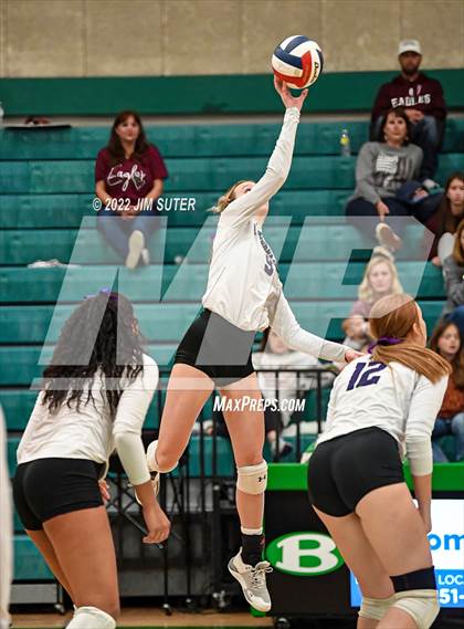 Thumbnail 2 in Thrall vs Johnson City (UIL 2A Region 4 Semifinal Playoff) photogallery.