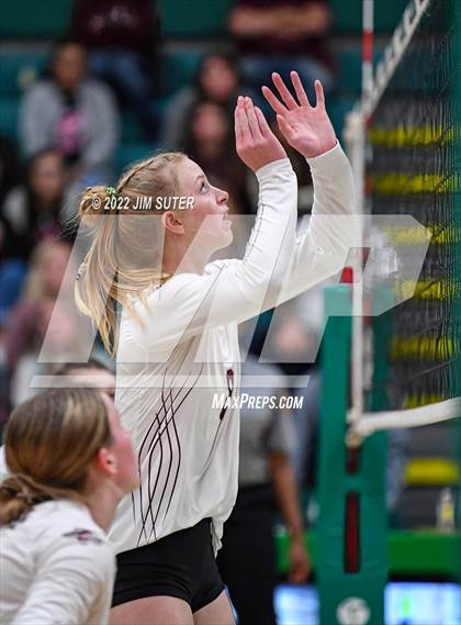 Thumbnail 2 in Thrall vs Johnson City (UIL 2A Region 4 Semifinal Playoff) photogallery.