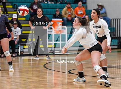 Thumbnail 3 in Thrall vs Johnson City (UIL 2A Region 4 Semifinal Playoff) photogallery.
