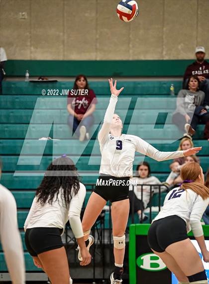 Thumbnail 1 in Thrall vs Johnson City (UIL 2A Region 4 Semifinal Playoff) photogallery.
