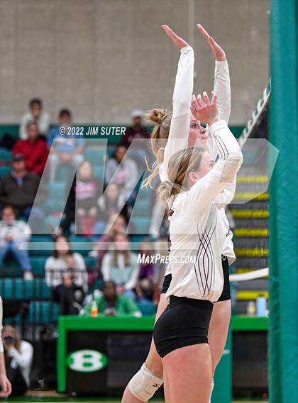 Thumbnail 1 in Thrall vs Johnson City (UIL 2A Region 4 Semifinal Playoff) photogallery.