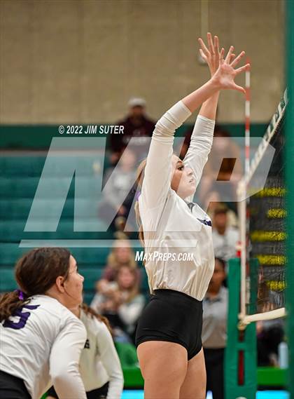 Thumbnail 1 in Thrall vs Johnson City (UIL 2A Region 4 Semifinal Playoff) photogallery.