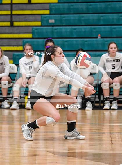 Thumbnail 1 in Thrall vs Johnson City (UIL 2A Region 4 Semifinal Playoff) photogallery.