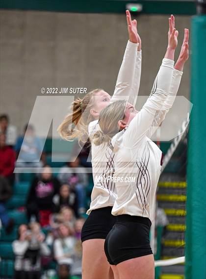 Thumbnail 3 in Thrall vs Johnson City (UIL 2A Region 4 Semifinal Playoff) photogallery.