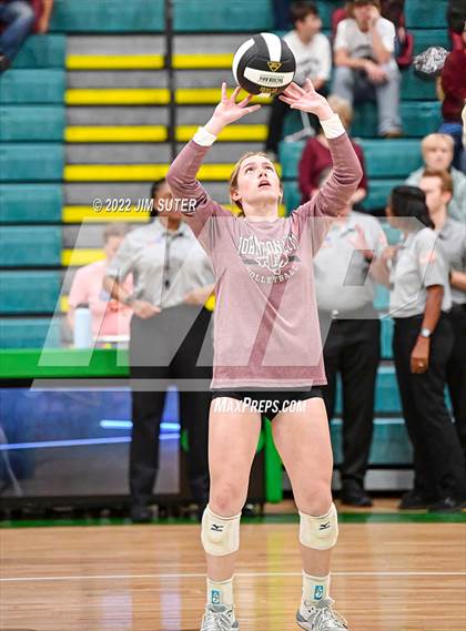 Thumbnail 1 in Thrall vs Johnson City (UIL 2A Region 4 Semifinal Playoff) photogallery.