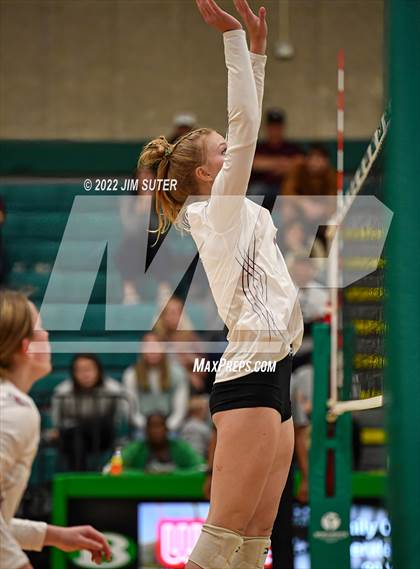 Thumbnail 2 in Thrall vs Johnson City (UIL 2A Region 4 Semifinal Playoff) photogallery.