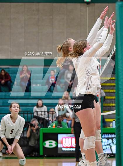Thumbnail 1 in Thrall vs Johnson City (UIL 2A Region 4 Semifinal Playoff) photogallery.