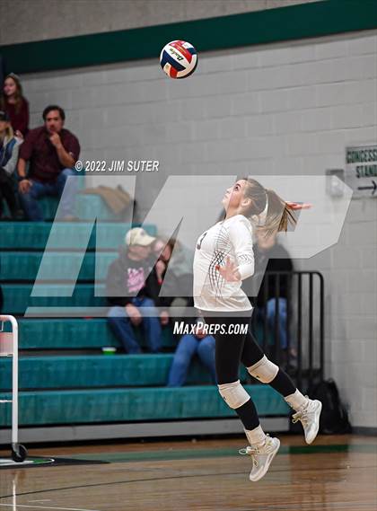 Thumbnail 2 in Thrall vs Johnson City (UIL 2A Region 4 Semifinal Playoff) photogallery.