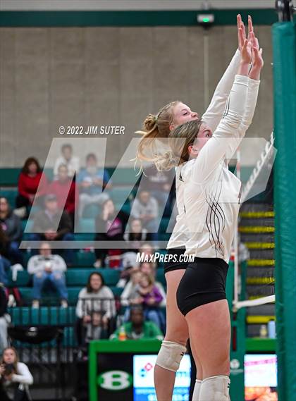 Thumbnail 1 in Thrall vs Johnson City (UIL 2A Region 4 Semifinal Playoff) photogallery.