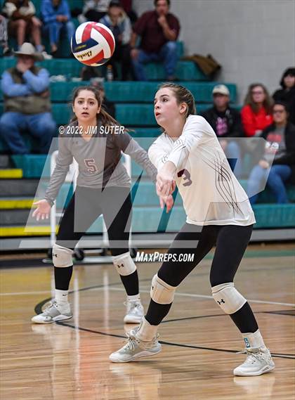 Thumbnail 3 in Thrall vs Johnson City (UIL 2A Region 4 Semifinal Playoff) photogallery.