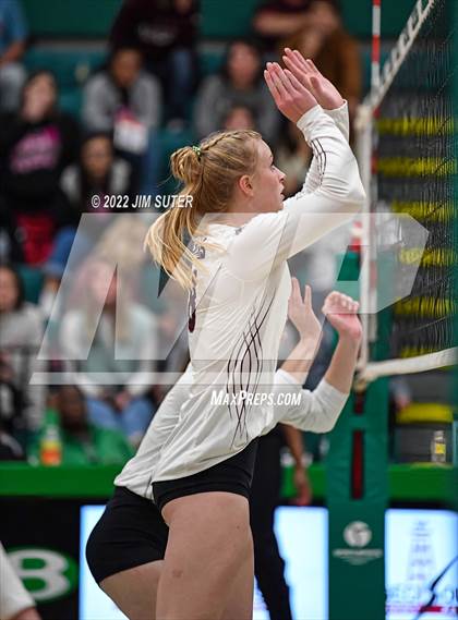 Thumbnail 1 in Thrall vs Johnson City (UIL 2A Region 4 Semifinal Playoff) photogallery.