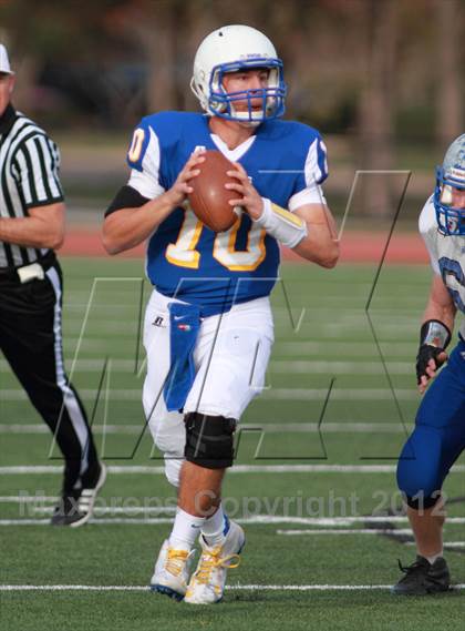 Thumbnail 3 in Holton @ Collegiate (KSHSAA 4A Regional) photogallery.