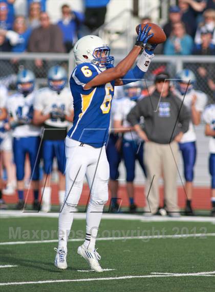 Thumbnail 3 in Holton @ Collegiate (KSHSAA 4A Regional) photogallery.