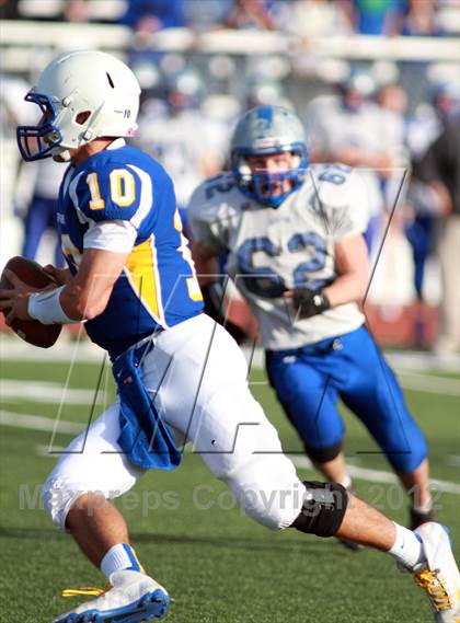 Thumbnail 1 in Holton @ Collegiate (KSHSAA 4A Regional) photogallery.