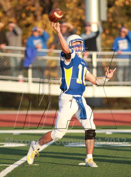 Thumbnail 3 in Holton @ Collegiate (KSHSAA 4A Regional) photogallery.