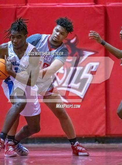 Thumbnail 3 in St. Pauls vs Red Springs (SAC Conference Championship) photogallery.