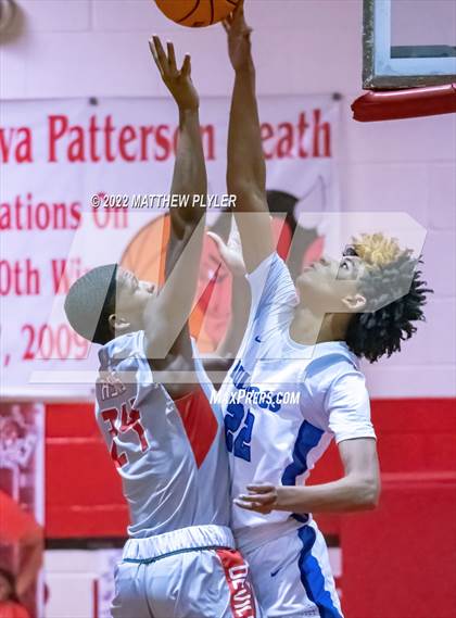 Thumbnail 3 in St. Pauls vs Red Springs (SAC Conference Championship) photogallery.