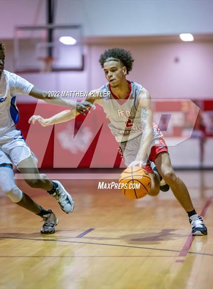 Thumbnail 3 in St. Pauls vs Red Springs (SAC Conference Championship) photogallery.