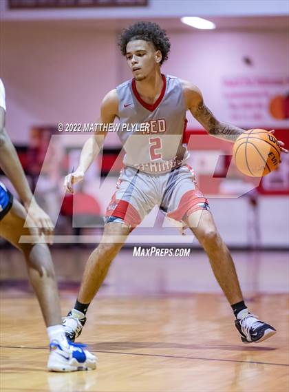Thumbnail 1 in St. Pauls vs Red Springs (SAC Conference Championship) photogallery.