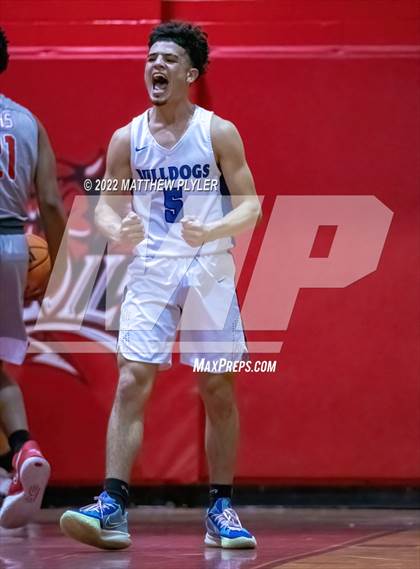 Thumbnail 1 in St. Pauls vs Red Springs (SAC Conference Championship) photogallery.