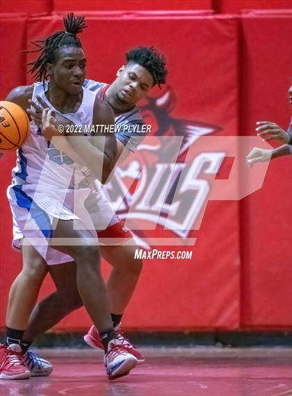 Thumbnail 2 in St. Pauls vs Red Springs (SAC Conference Championship) photogallery.