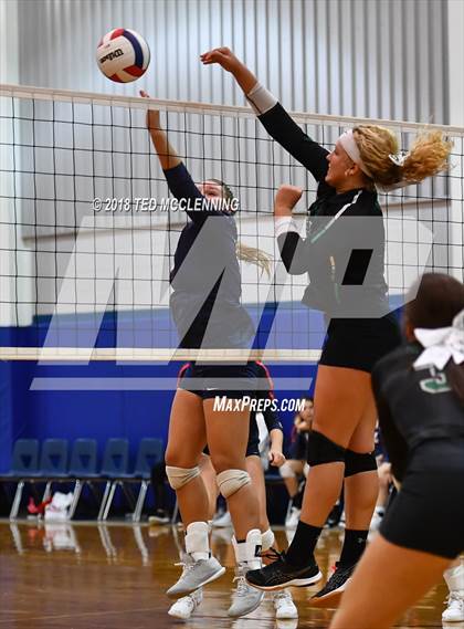 Thumbnail 1 in Hoxie vs. Baptist Prep (AAA 3A 1st Round Playoff) photogallery.