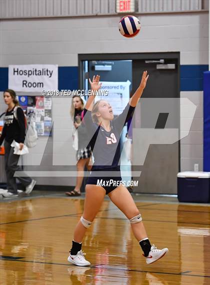 Thumbnail 2 in Hoxie vs. Baptist Prep (AAA 3A 1st Round Playoff) photogallery.