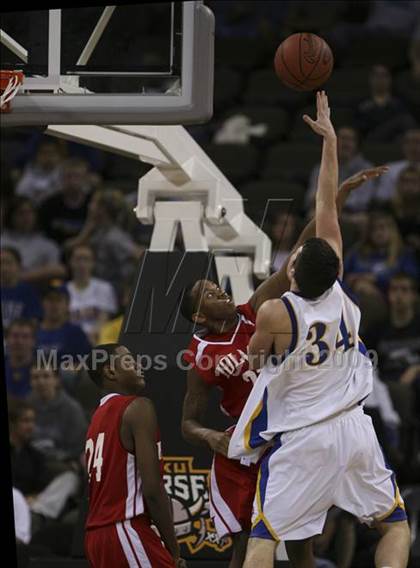 Thumbnail 2 in Newport Central Catholic vs Holmes (Ninth region semifinals) photogallery.