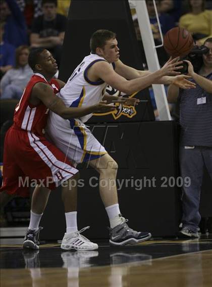 Thumbnail 1 in Newport Central Catholic vs Holmes (Ninth region semifinals) photogallery.