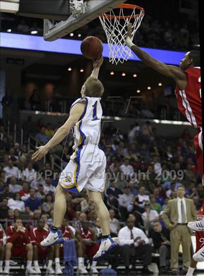 Thumbnail 1 in Newport Central Catholic vs Holmes (Ninth region semifinals) photogallery.