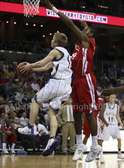 Thumbnail 2 in Newport Central Catholic vs Holmes (Ninth region semifinals) photogallery.