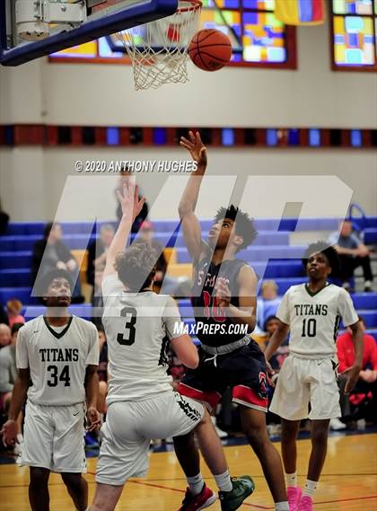 Thumbnail 2 in Holy Trinity vs St. Francis Prep (Tom Crotty Classic) photogallery.