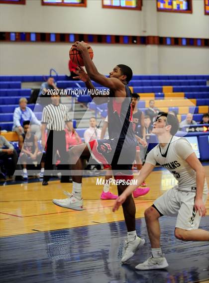 Thumbnail 2 in Holy Trinity vs St. Francis Prep (Tom Crotty Classic) photogallery.