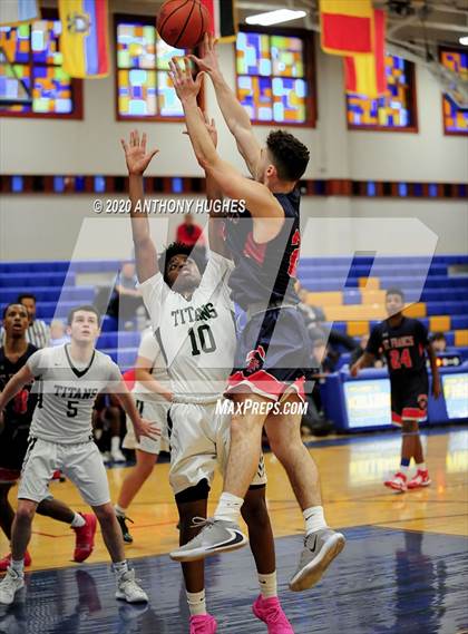 Thumbnail 3 in Holy Trinity vs St. Francis Prep (Tom Crotty Classic) photogallery.