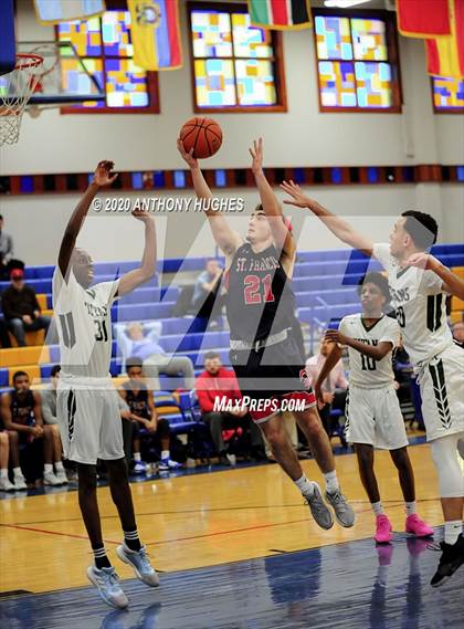 Thumbnail 3 in Holy Trinity vs St. Francis Prep (Tom Crotty Classic) photogallery.