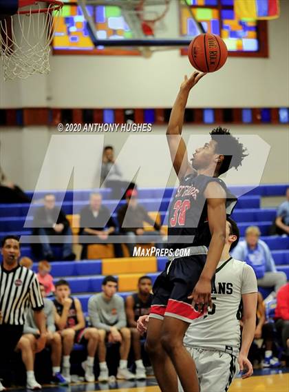 Thumbnail 3 in Holy Trinity vs St. Francis Prep (Tom Crotty Classic) photogallery.