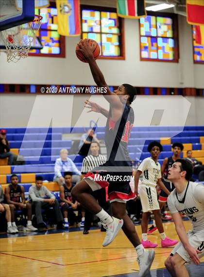 Thumbnail 3 in Holy Trinity vs St. Francis Prep (Tom Crotty Classic) photogallery.