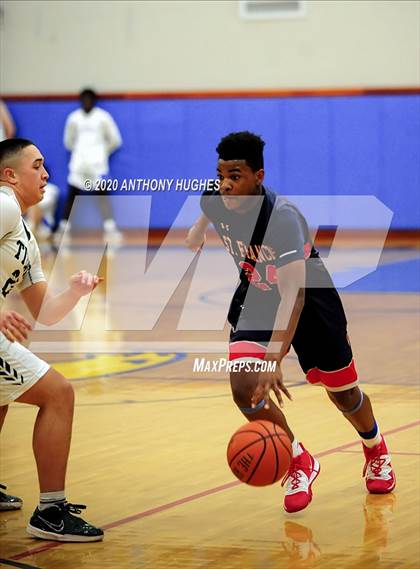 Thumbnail 2 in Holy Trinity vs St. Francis Prep (Tom Crotty Classic) photogallery.