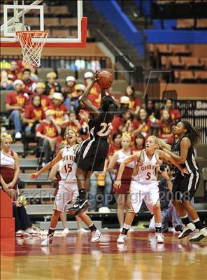 Thumbnail 3 in Stockdale vs. Clovis West (CIF CS D1 Final) photogallery.