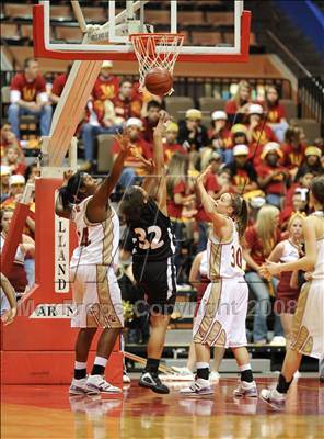 Thumbnail 1 in Stockdale vs. Clovis West (CIF CS D1 Final) photogallery.
