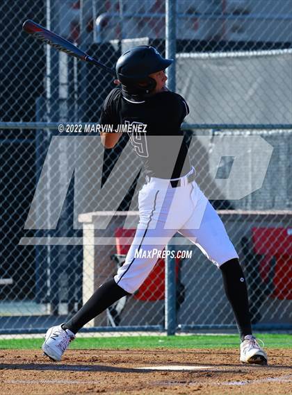 Thumbnail 3 in Glendora vs Etiwanda photogallery.