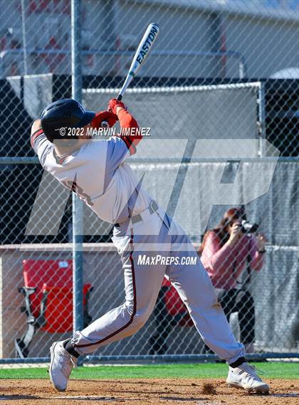 Thumbnail 3 in Glendora vs Etiwanda photogallery.